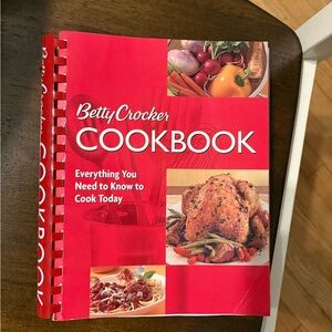 Betty Crocker Cook book everything you need to know to cook today